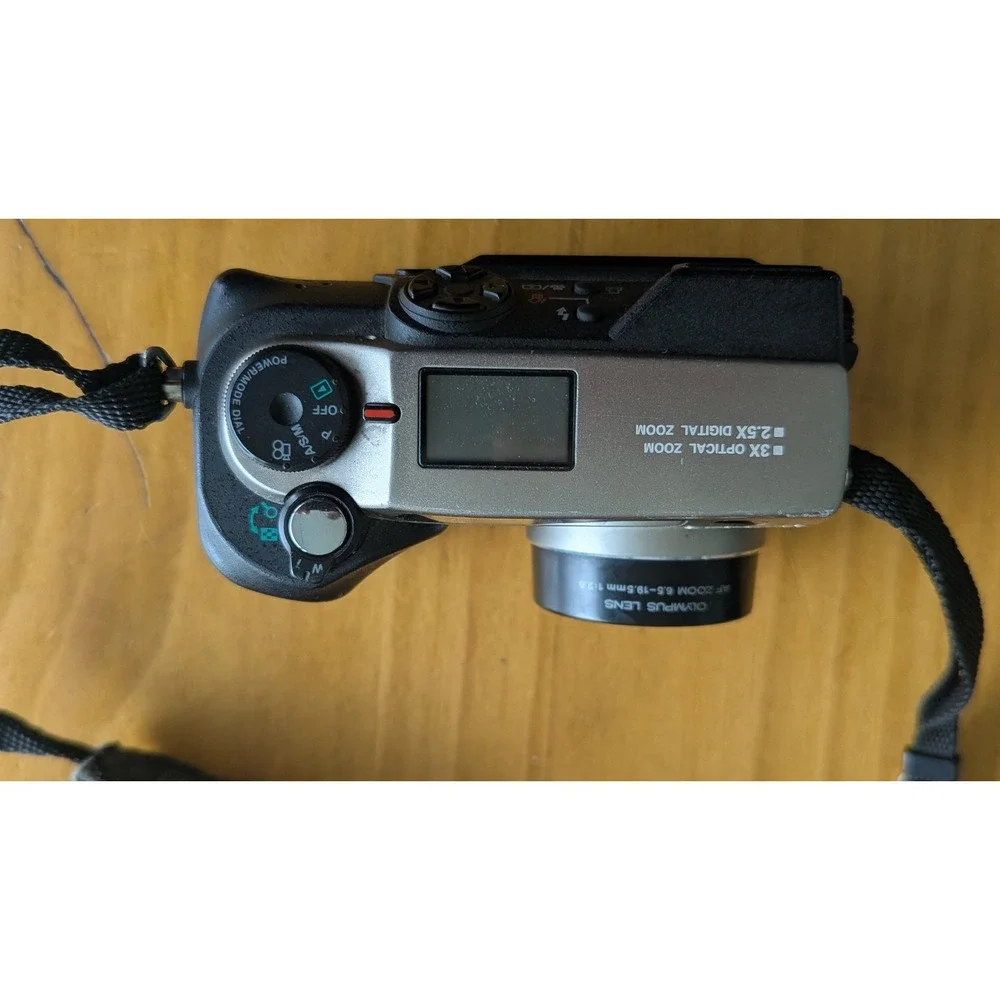 Olympus CAMEDIA C3000 Zoom Digital‎ Camera 33 Megapixel Silver Black Strap